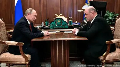 El primer ministro de Rusia le confirmó a Vladimir Putin que está contagiado de covid-19 El primer ministro de Rusia le confirmó a Vladimir Putin que está contagiado de covid-19
