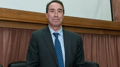 Llorens, el juez que jugó al fútbol en la quinta de Macri, pidió juicio político y cárcel para Cristina Kirchner Llorens, el juez que jugó al fútbol en la quinta de Macri, pidió juicio político y cárcel para Cristina Kirchner