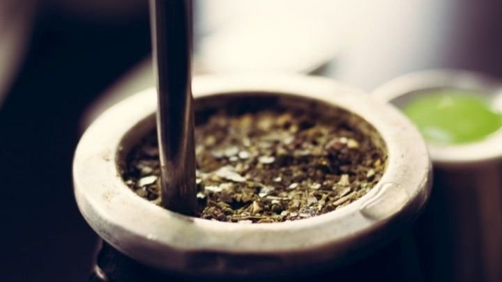 Receta de cómo cebar el mate argentino - LA NACION