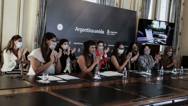 Ponen en marcha un nuevo Centro de Géneros en Tecnología 