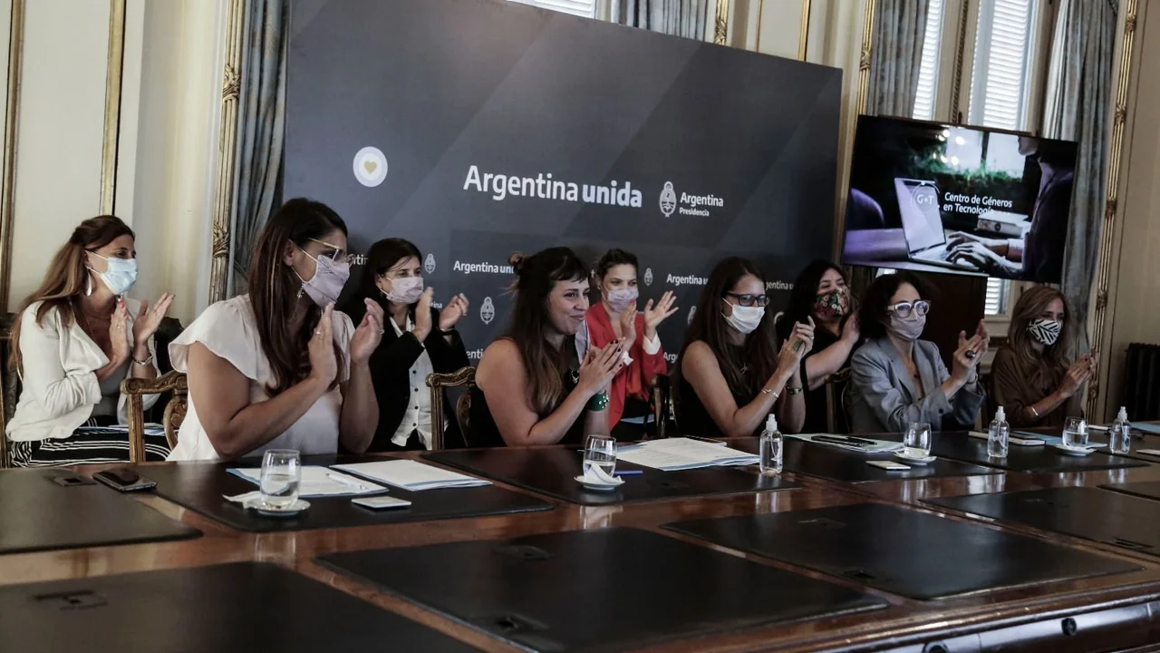 Ponen en marcha un nuevo Centro de Géneros en Tecnología 