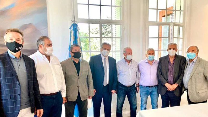 Alberto Fernández con dirigentes de la CGT en Olivos