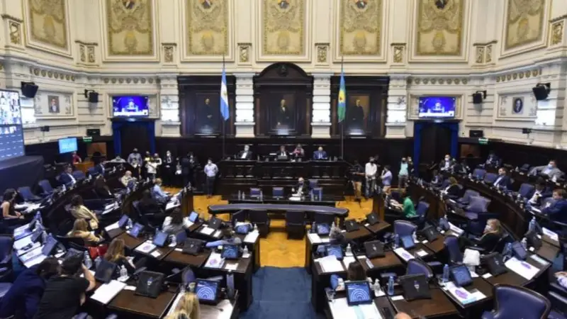 Radicales y macristas buscan modificar el reglamento para unirse en la Legislatura bonaerense