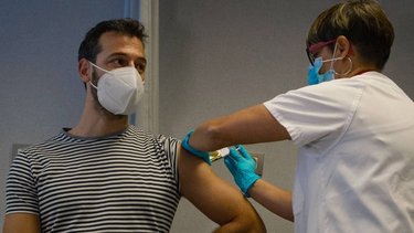 El gobierno apunta a dar 10 millones de vacunas el próximo mes