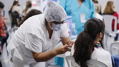 Vacunas: distribuyen 900.000 dosis de Moderna para jóvenes de entre 12 y 17 años Vacunas: distribuyen 900.000 dosis de Moderna para jóvenes de entre 12 y 17 años