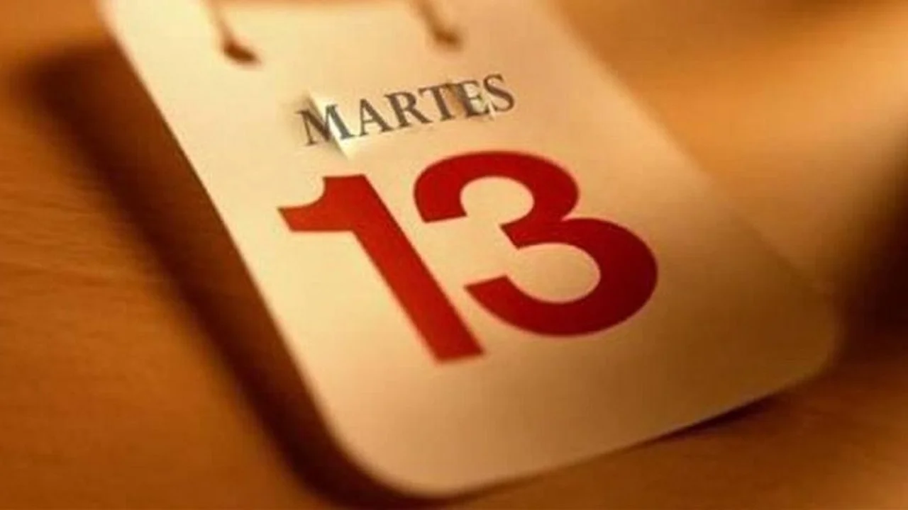 Martes 13