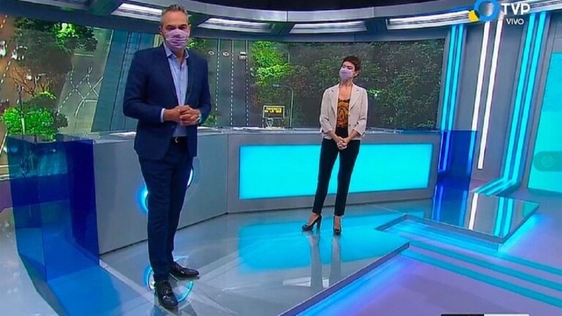 TV Pública con barbijos