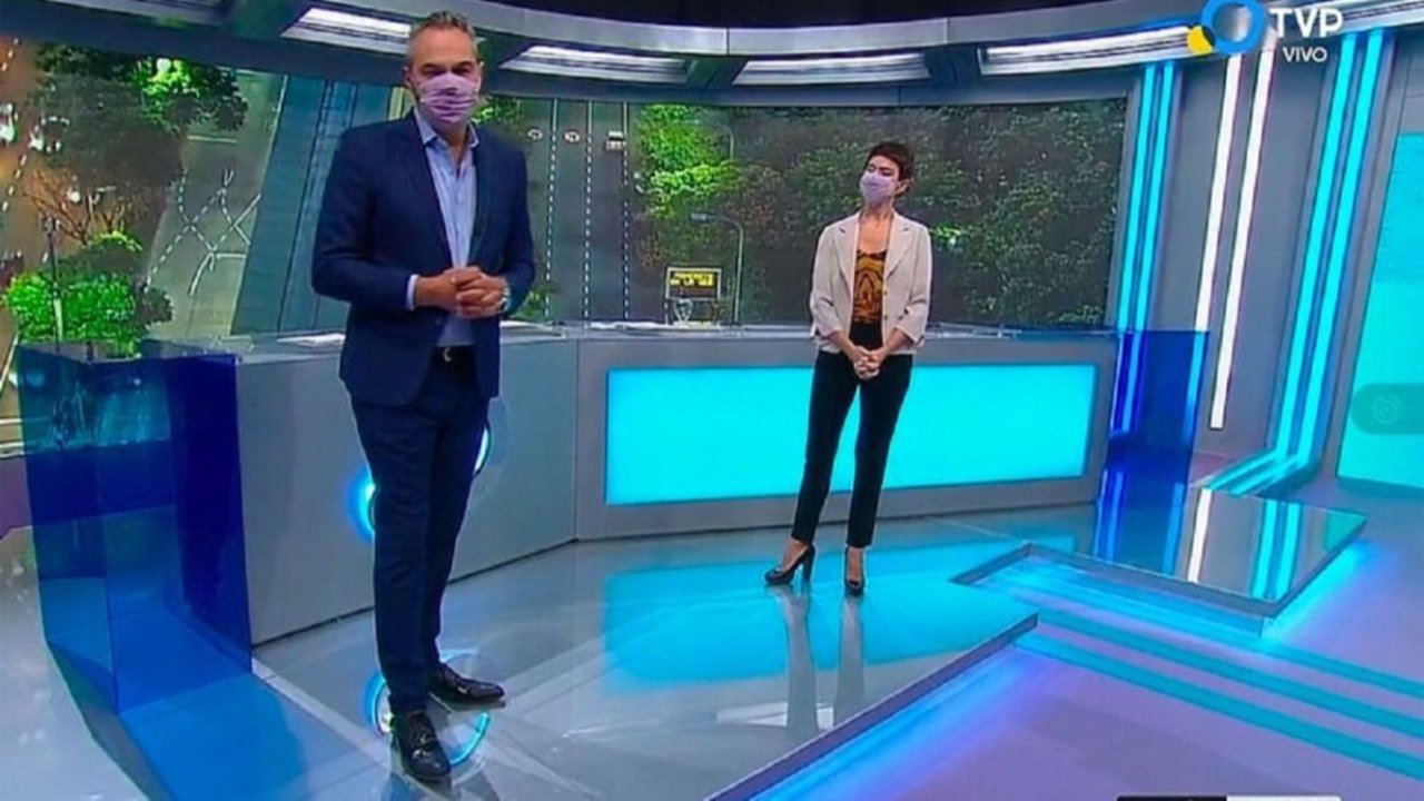 TV Pública con barbijos