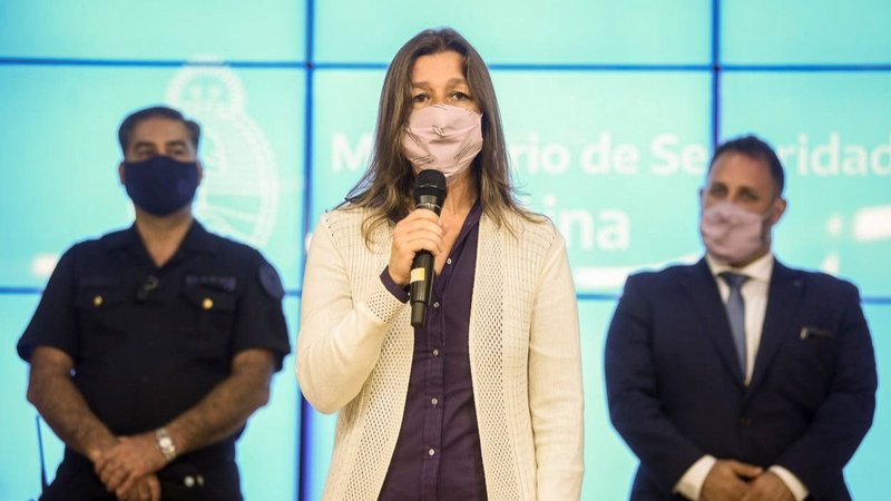 Sabina Fréderic sobre el envío de armas a Bolivia