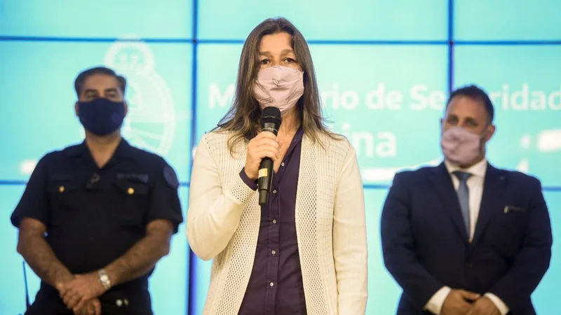 Sabina Fréderic sobre el envío de armas a Bolivia
