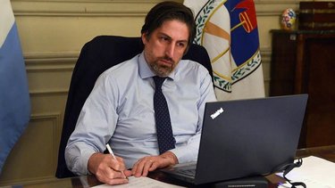 Trotta salió al cruce de la Ciudad por insistir con las clases presenciales 