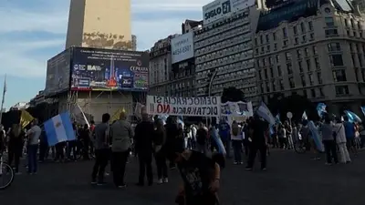 Manifestantes se concentran en contra de las nuevas restricciones Manifestantes se concentran en contra de las nuevas restricciones