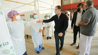 Gray y Kreplak inauguraron un centro de testeo y vacunación contra el coronavirus Gray y Kreplak inauguraron un centro de testeo y vacunación contra el coronavirus