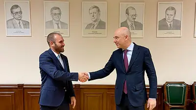 Martín Guzmán cerró su gira europea en Rusia y celebró la producción local de la vacuna Sputnik V Martín Guzmán cerró su gira europea en Rusia y celebró la producción local de la vacuna Sputnik V