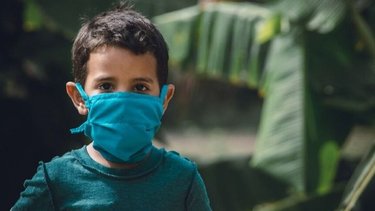 Crup o tos laríngea, el nuevo síntoma asociado a Ómicron en niños