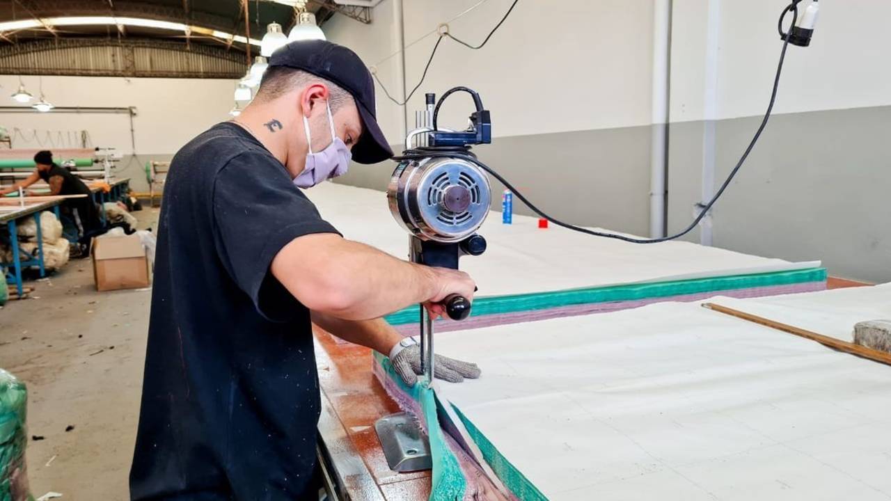 El gobierno reabre la mítica cooperativa textil CITA que fue cerrada durante el macrismo
