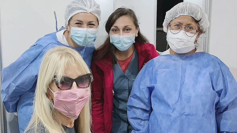 La alegría de Graciela Alfano ¿y un palito para Susana?: "Me vacuné en mi país"