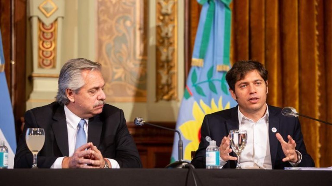 Alberto Fernández y Axel Kicillof se reúnen de urgencia para analizar las cifras récord del COVID-19