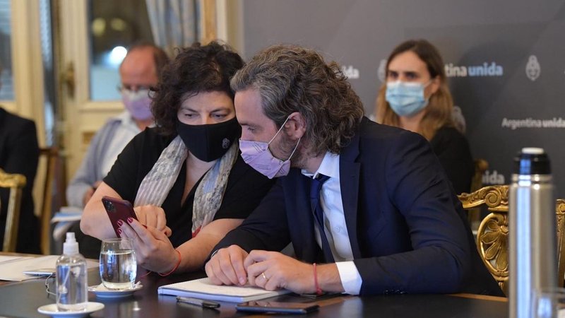 Los especialistas recomendaron mantener las restricciones y profundizar los controles
