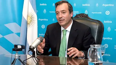 Soria: "Hace 20 años que los argentinos quieren que Macri pague las deudas con el Estado" Soria: "Hace 20 años que los argentinos quieren que Macri pague las deudas con el Estado"