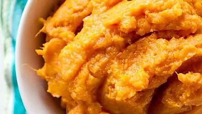 Imperdible: Milanesas de cerdo súper fáciles con puré de batatas y manzana Imperdible: Milanesas de cerdo súper fáciles con puré de batatas y manzana
