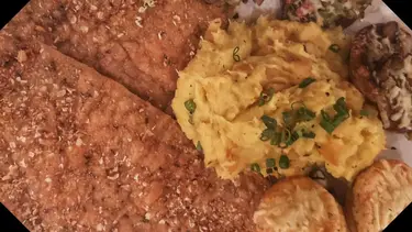 Milanesas de cerdo súper fáciles con puré de batatas y manzana