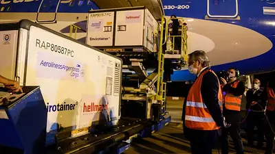 Alberto Fernández recibió un millón de vacunas más y Argentina ya superó las 10 millones de dosis contra el coronavirus Alberto Fernández recibió un millón de vacunas más y Argentina ya superó las 10 millones de dosis contra el coronavirus