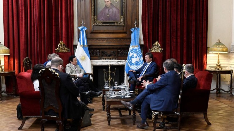 Con eje en la seguridad alimentaria, Massa recibió al director general de la FAO