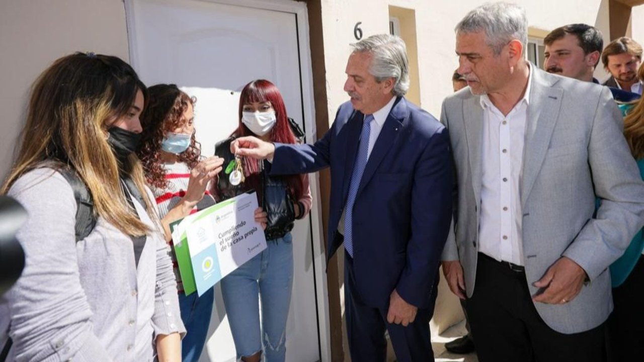 En medio del debate por la ley de alquileres, Fernández afirmó que "tener un techo digno es un derecho humano"