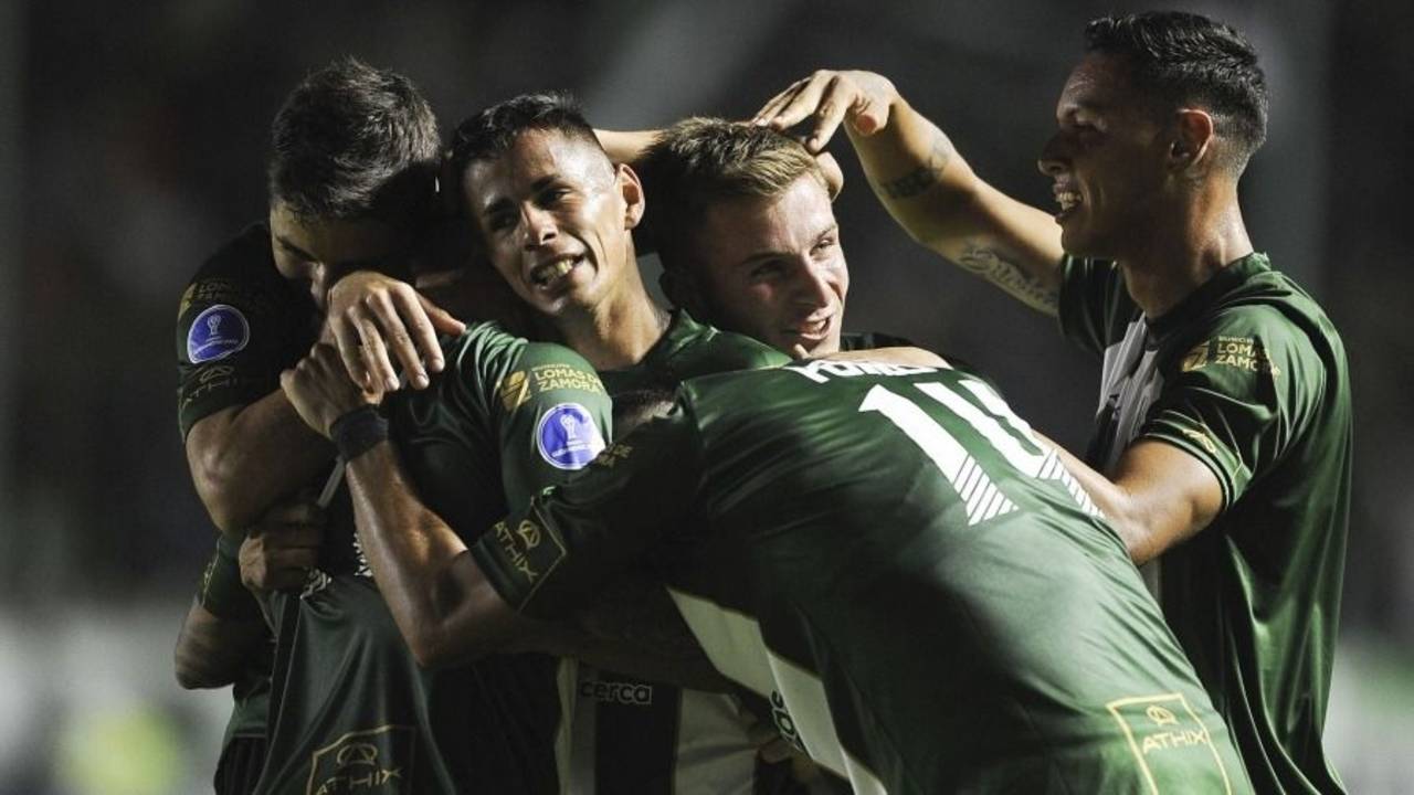 Banfield venció a Santos con un verdadero golazo de Agustín Urzi