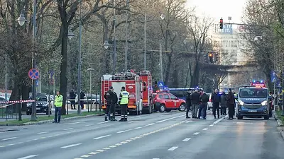 Un hombre muere al estrellar su coche contra la embajada rusa en Bucarest Un hombre muere al estrellar su coche contra la embajada rusa en Bucarest