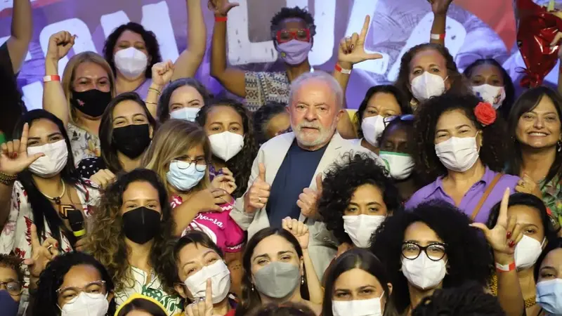 Lula Da Silva defendió el derecho al aborto en Brasil y cruzó a Bolsonaro