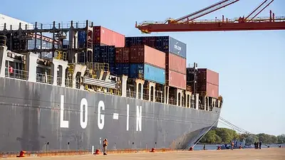 En noviembre mejoró el saldo comercial pero cayó el intercambio de bienes y servicios En noviembre mejoró el saldo comercial pero cayó el intercambio de bienes y servicios