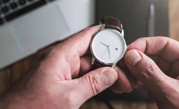Qué hay que hacer con los relojes si se modifica el huso horario en Argentina | Horario