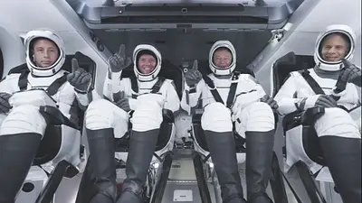 SpaceX lanzó a los primeros turistas al espacio en una misión privada SpaceX lanzó a los primeros turistas al espacio en una misión privada