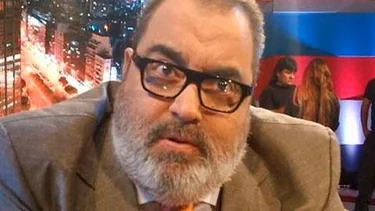 Despedida de soltero de Jorge Lanata: desnudo y atado a un árbol