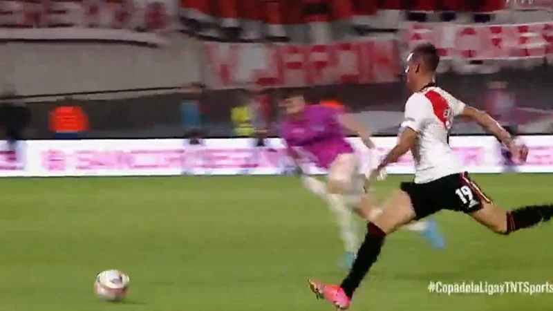 El insólito gol que erró Braian Romero para River vs Argentinos