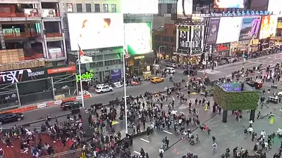 Impactantes videos: tres explosiones generaron pánico en Times Square Impactantes videos: tres explosiones generaron pánico en Times Square