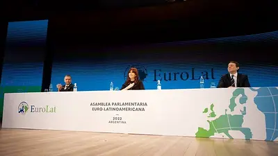 CFK apuntó al "doble standard" del sector privado sobre el rol del Estado CFK apuntó al "doble standard" del sector privado sobre el rol del Estado
