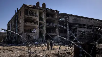 Rusia bombardeó una nueva fábrica militar en las inmediaciones de Kiev, un día después de haber alertado que iba a intensificar la ofensiva. Rusia bombardeó una nueva fábrica militar en las inmediaciones de Kiev, un día después de haber alertado que iba a intensificar la ofensiva.