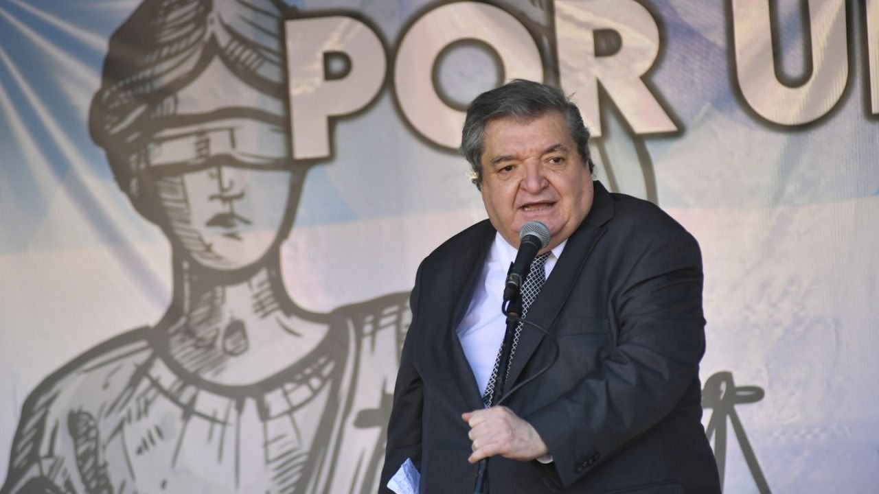 Ramos Padilla: “El Presidente tiene que agarrar la lapicera e indultar a Cristina Kirchner"