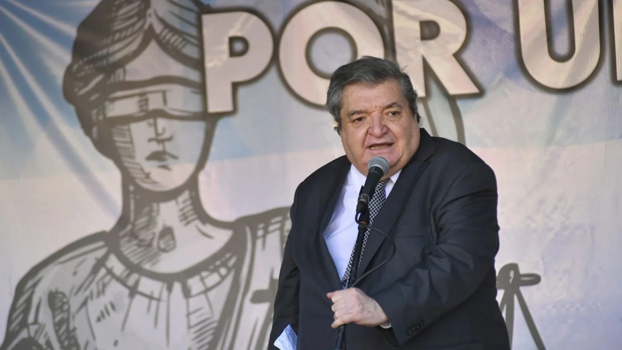 Ramos Padilla: “El Presidente tiene que agarrar la lapicera e indultar a Cristina Kirchner"