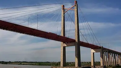 Buscan a dos hermanos que se arrojaron del puente Zarate-Brazo Largo Buscan a dos hermanos que se arrojaron del puente Zarate-Brazo Largo