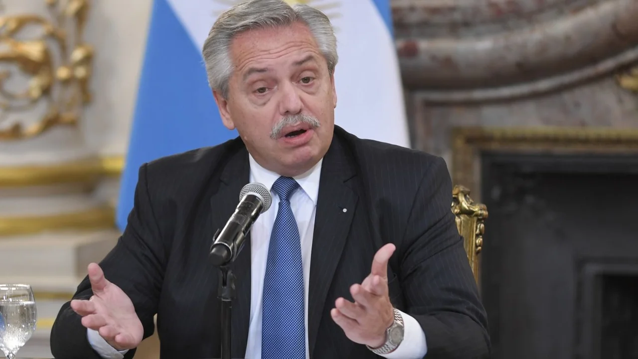 Alberto señaló la necesidad de formalizar a los trabajadores de la economía popular