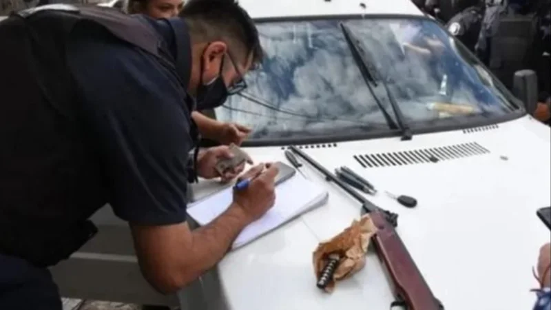 Un hombre con un rifle fue detenido en La Plata: dijo que iba a matar a Cristina Kirchner