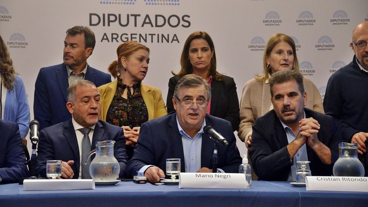 En tándem con Rosatti, JxC amenazó con denunciar a CFK y Massa