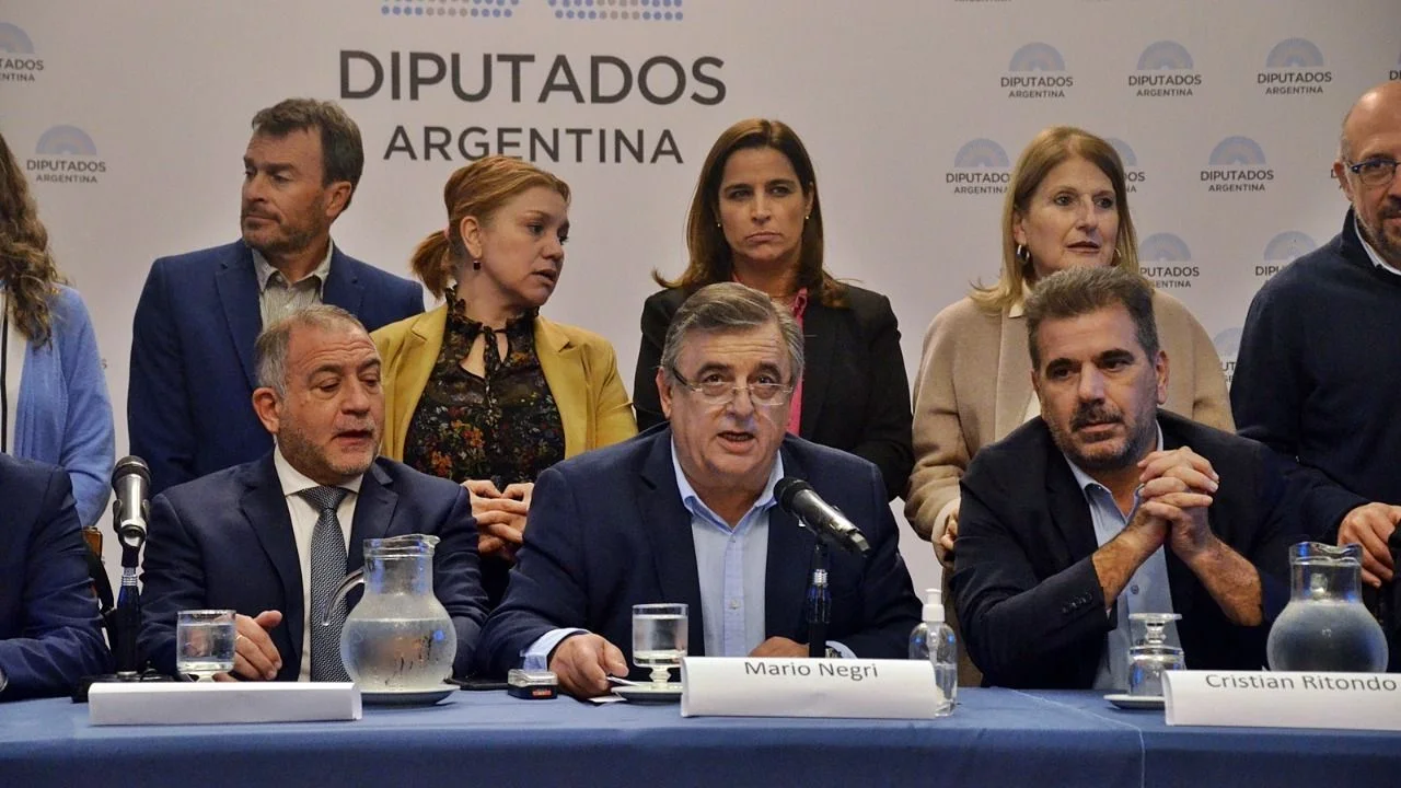 En tándem con Rosatti, JxC amenazó con denunciar a CFK y Massa