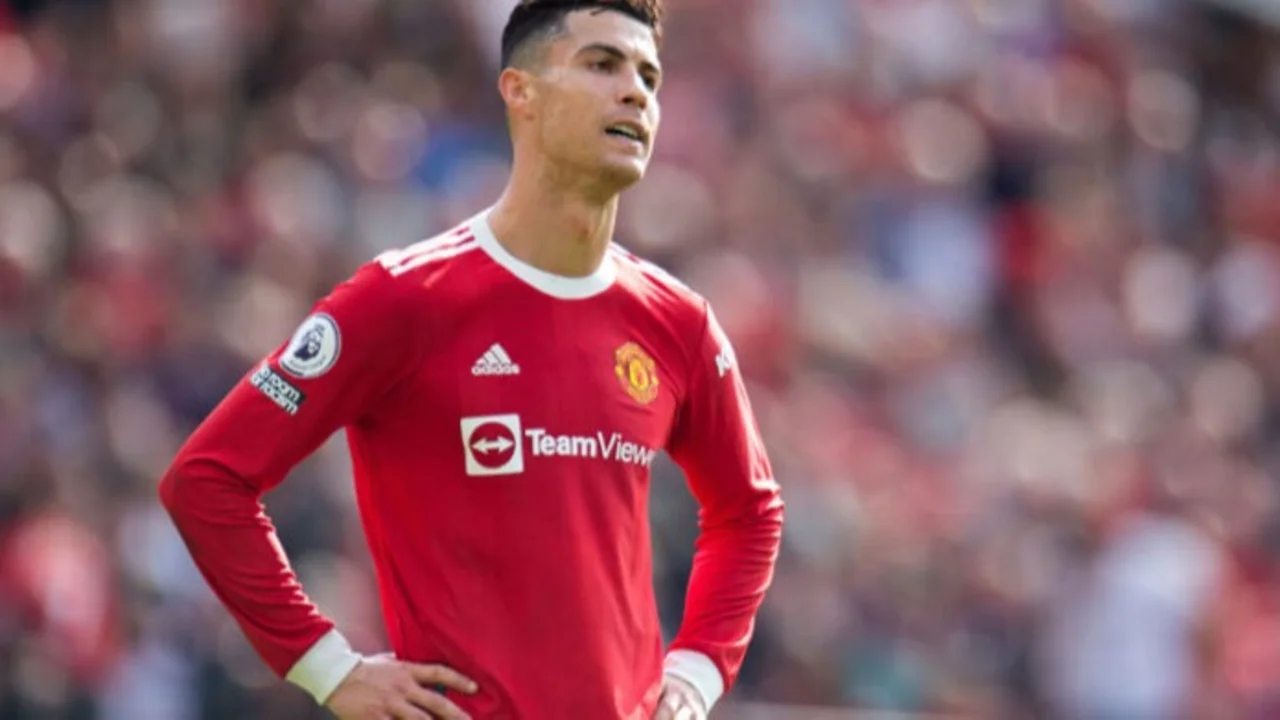 El emotivo homenaje de los hinchas del Liverpool a Cristiano Ronaldo por la muerte de uno de los gemelos que esperaba