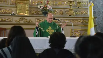 Salta: monjas denunciaron por violencia de género al arzobispo y le impusieron una perimetral Salta: monjas denunciaron por violencia de género al arzobispo y le impusieron una perimetral
