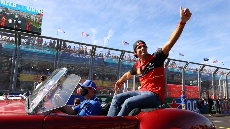 Carlos Sainz correrá para Ferrari hasta 2024